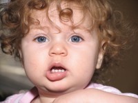 bebe-frumos-cu dinti
