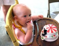 bebe-1-an-mananca-tort