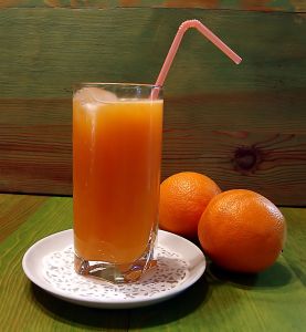 Sucul din fructe proaspat stoarse
