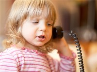 copil-la-telefon