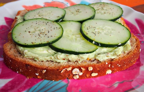 Crema de branza cu avocado (9 luni)