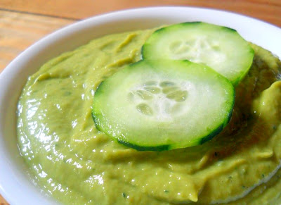 Crema de galbenus cu iaurt si avocado (10 luni)