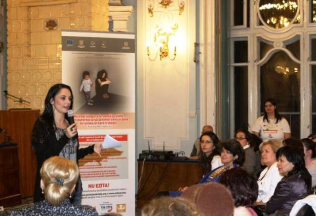 Andreea Marin-Banica si echipa Scoala Mamelor vin in orasul tau